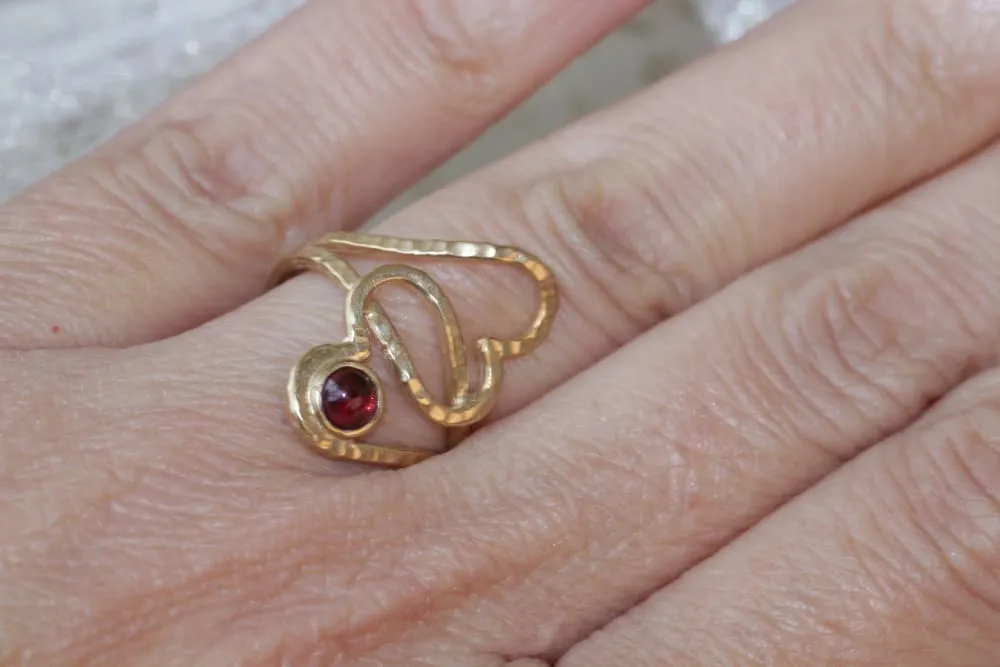 GARNET HEART RING