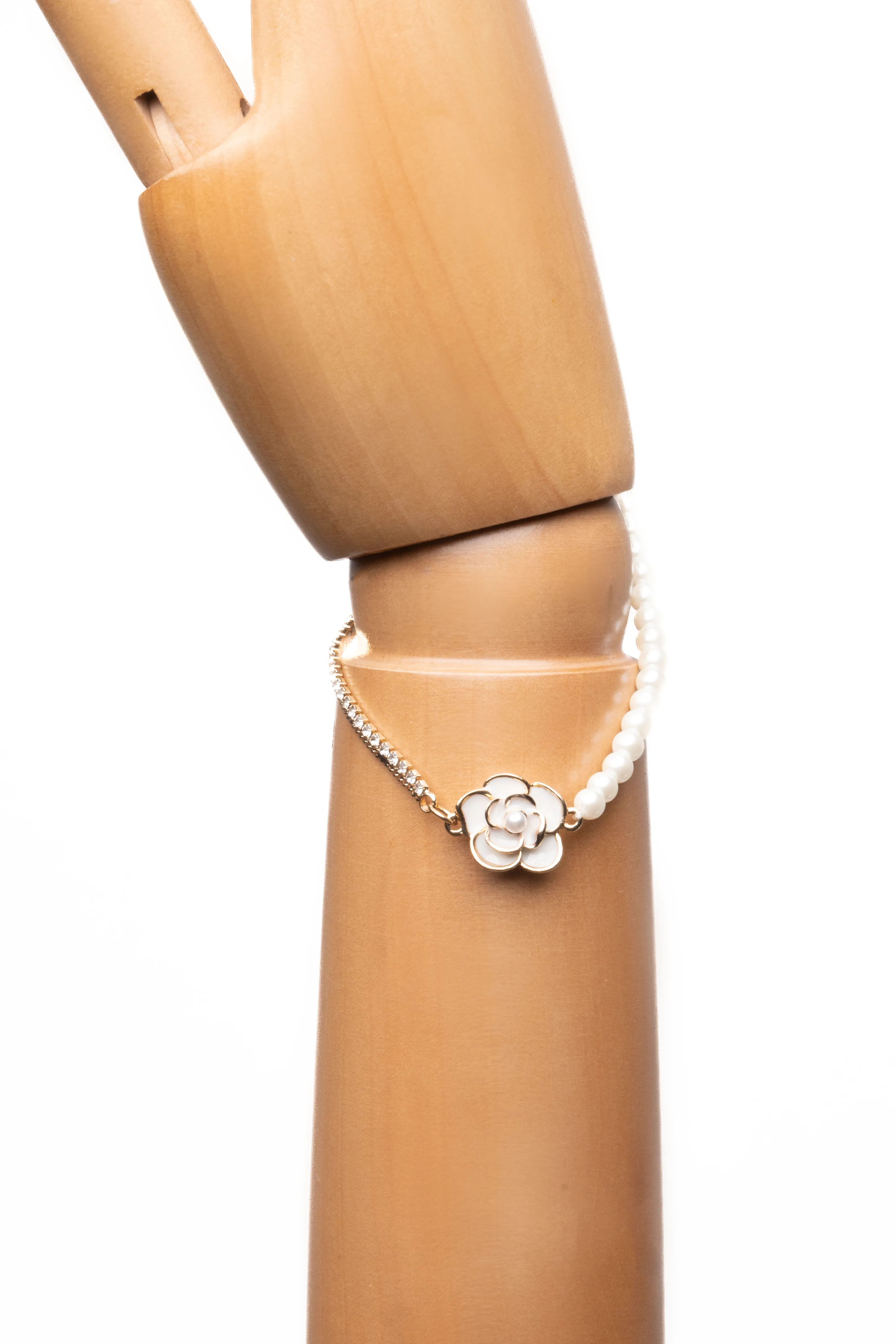 Lou Elegant Rose Bracelet
