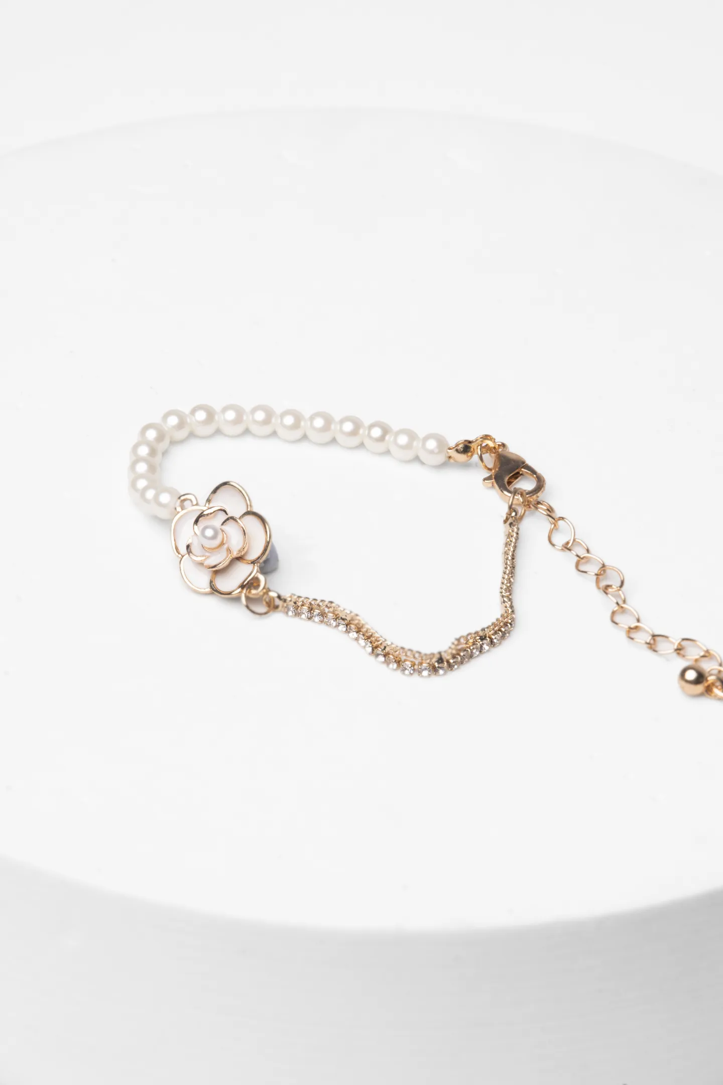 Lou Elegant Rose Bracelet