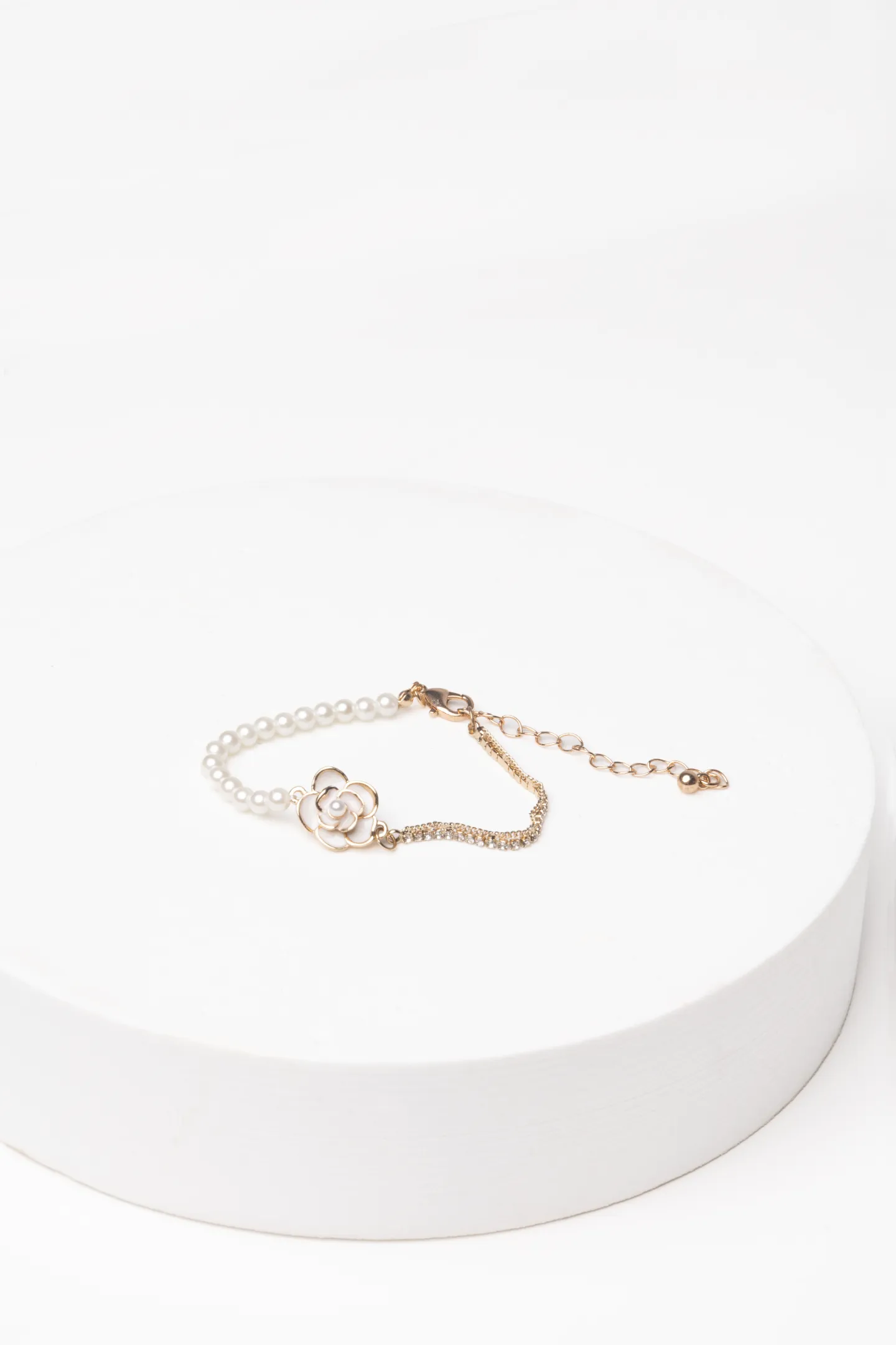 Lou Elegant Rose Bracelet