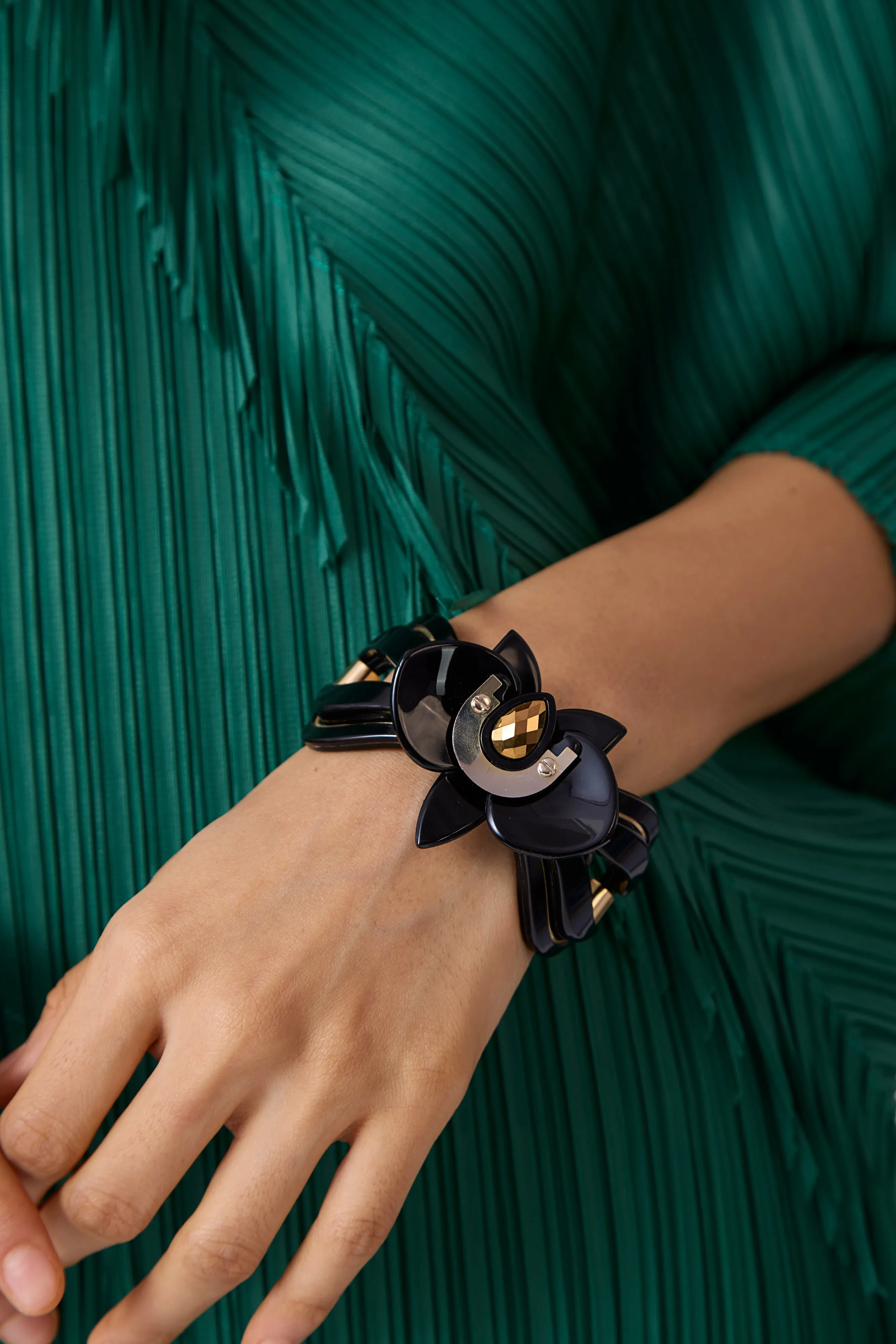 Orchid Bracelet - Black & Gold - M