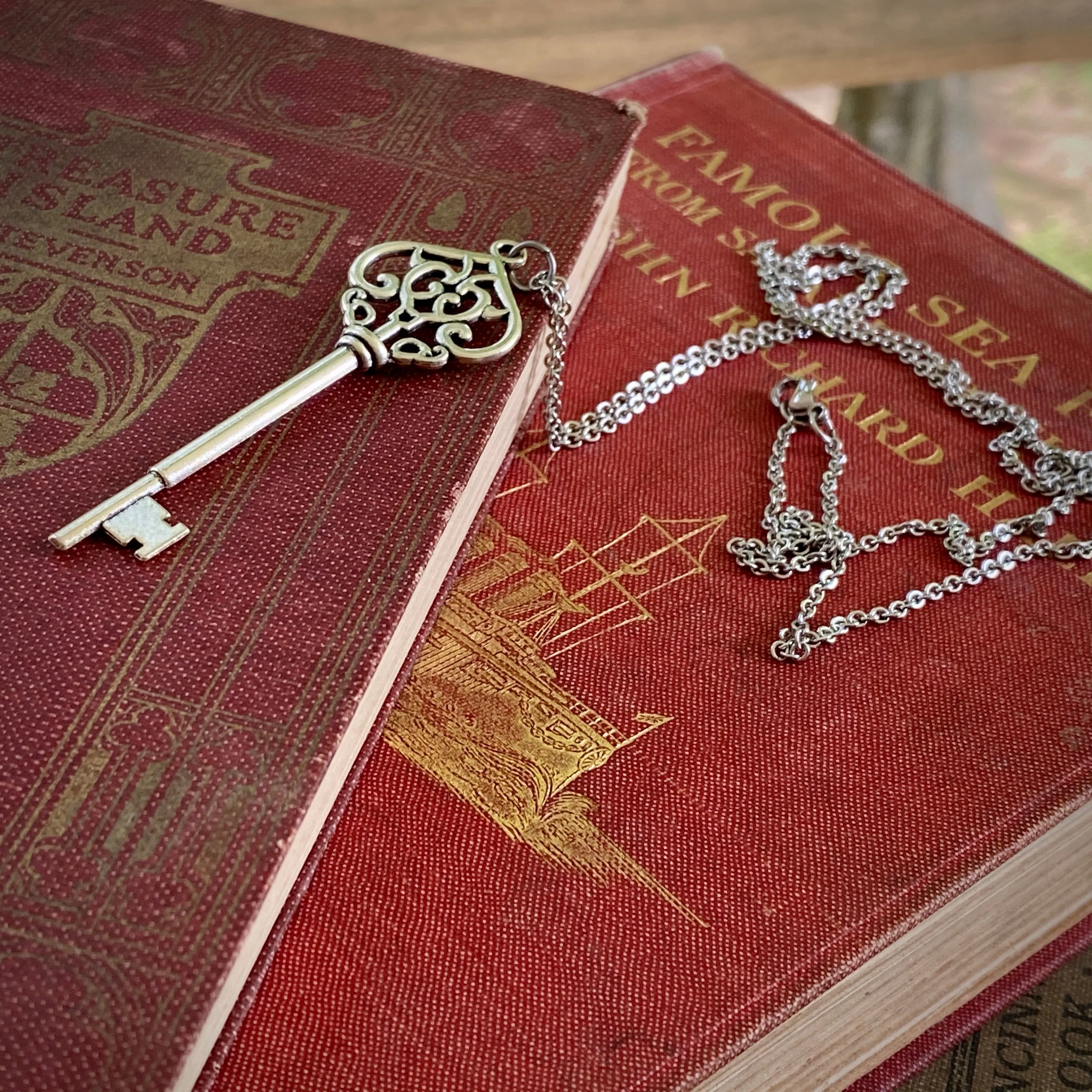 Ornate Skeleton Key Necklace in Silver or Bronze