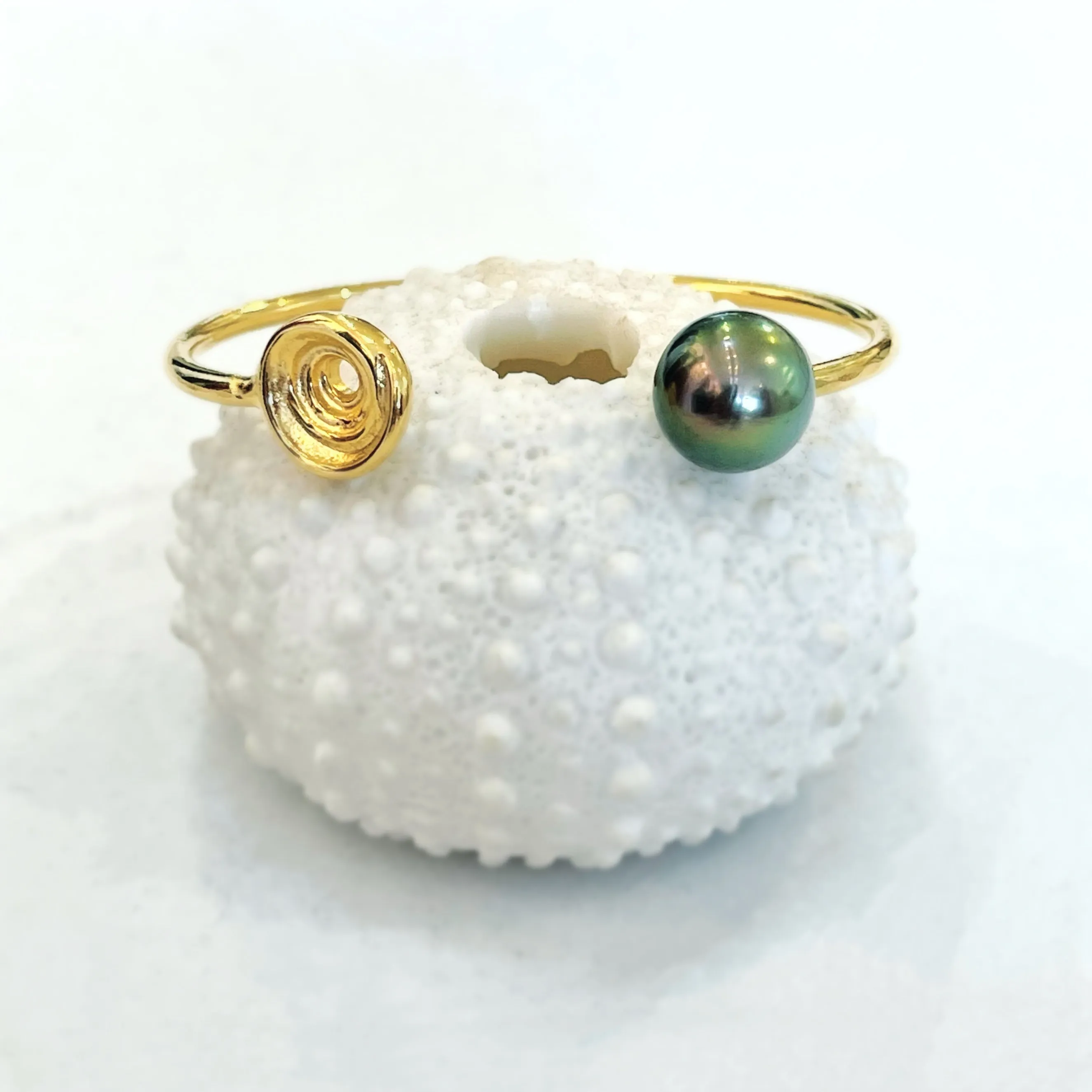 Puka Momi Cuff