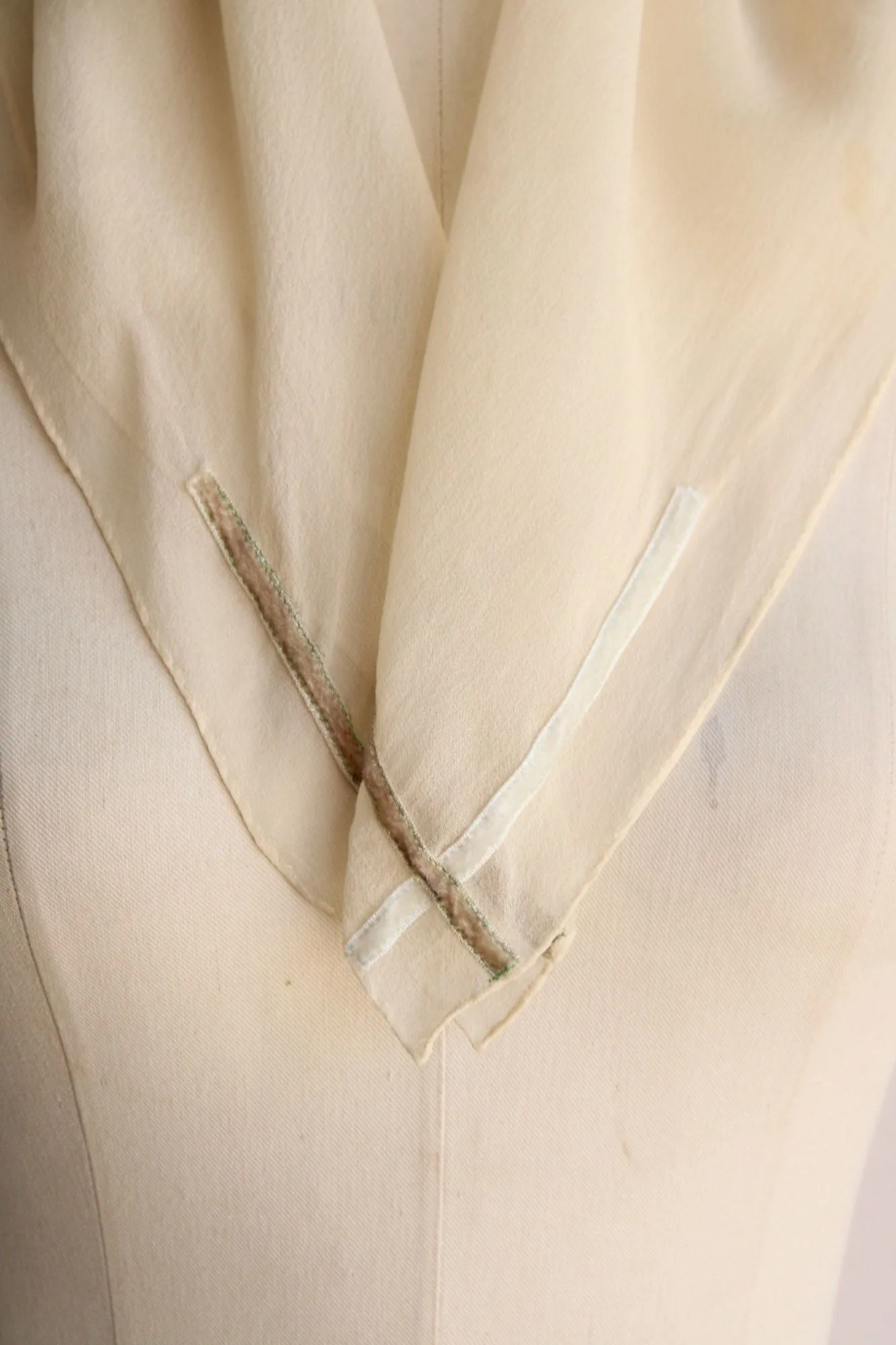 Vintage 1980s 1990s Ivory Silk Chiffon Scarf